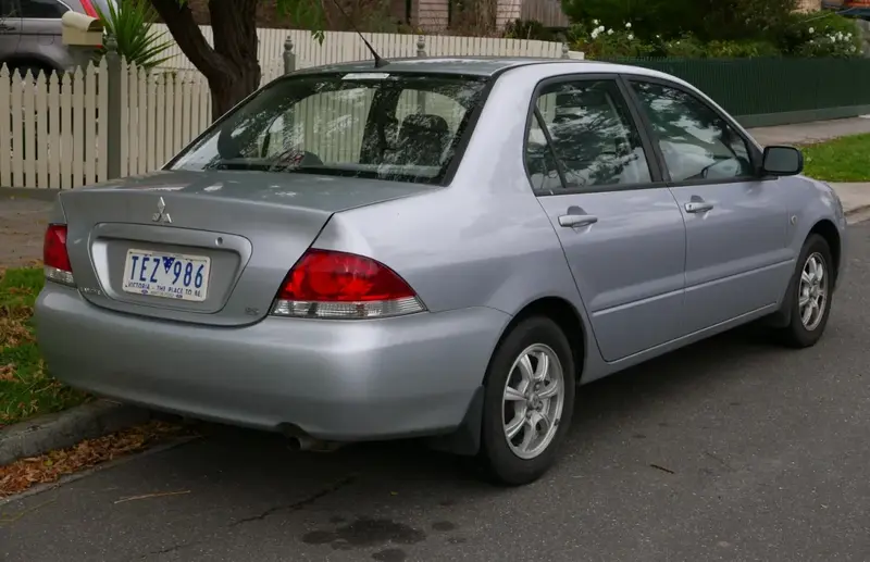 Mitsubishi Lancer - 2