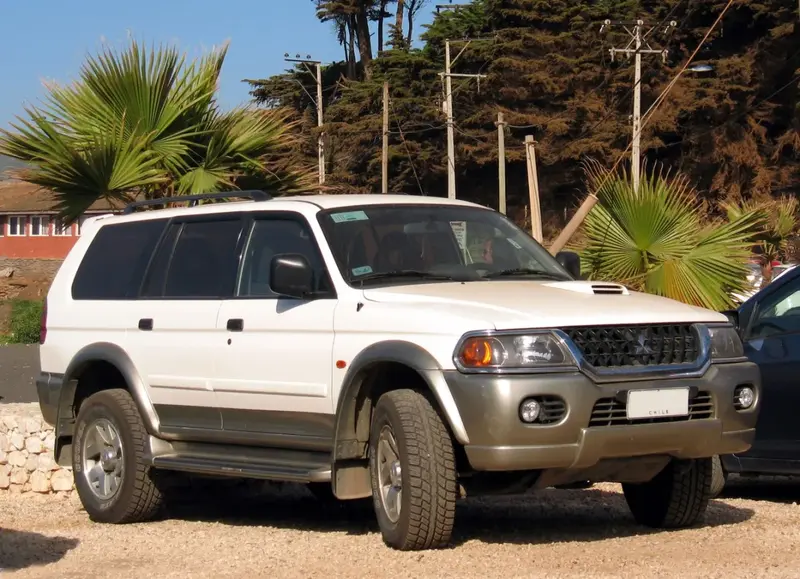 Mitsubishi Montero Sport - 2