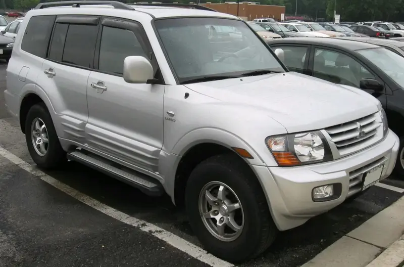 Mitsubishi Montero - 1