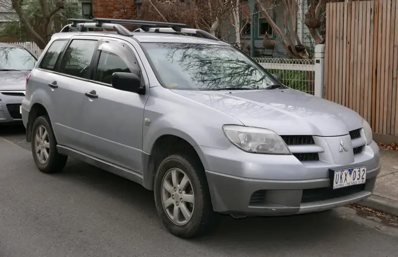 Mitsubishi Outlander - 3