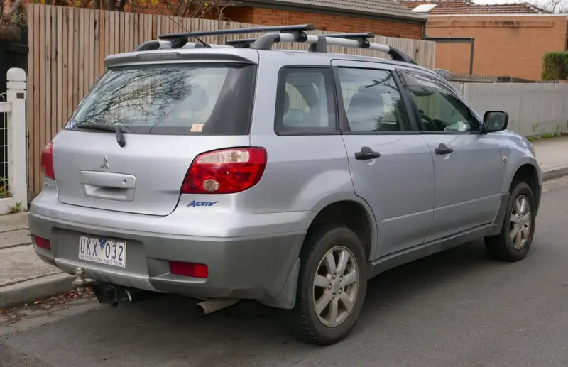 Mitsubishi Outlander - 4