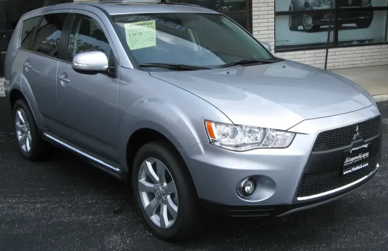 Mitsubishi Outlander - 2