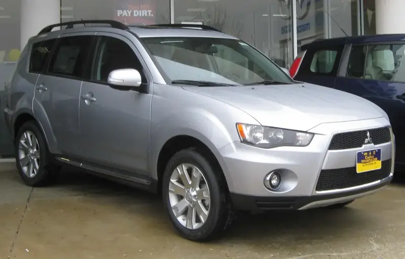 Mitsubishi Outlander - 4
