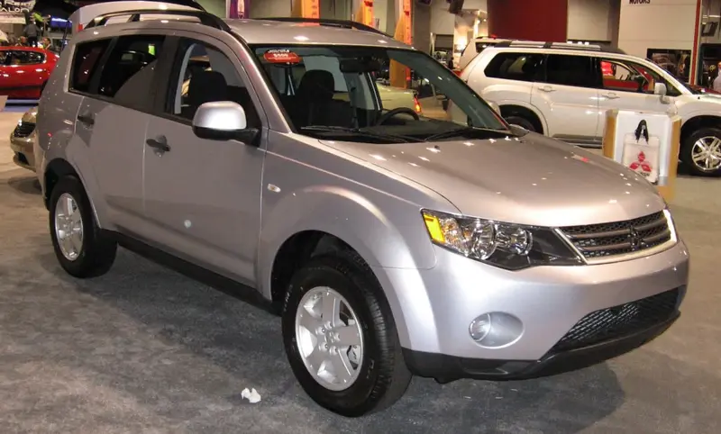 Mitsubishi Outlander - 2