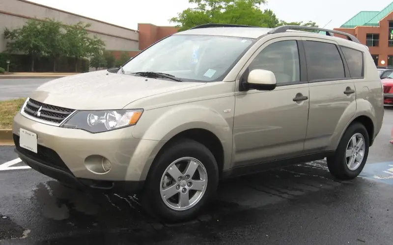 Mitsubishi Outlander - 3