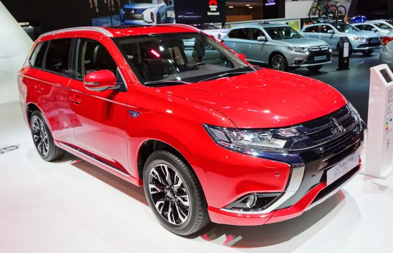 Mitsubishi Outlander - 2