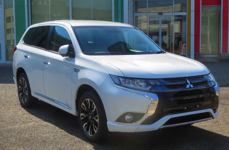 Mitsubishi Outlander - 4