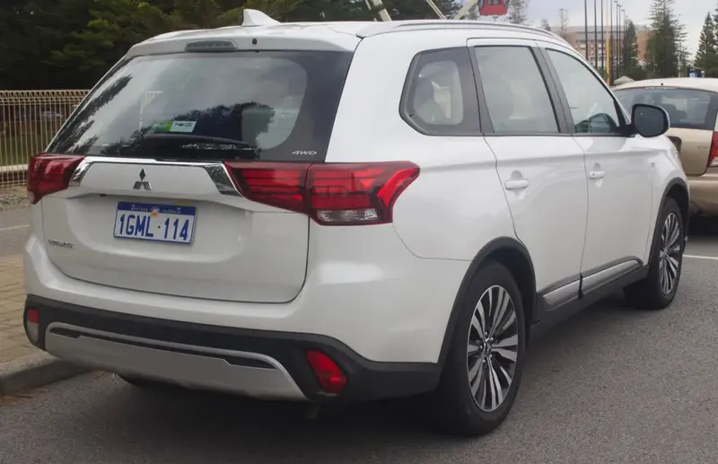 Mitsubishi Outlander - 2