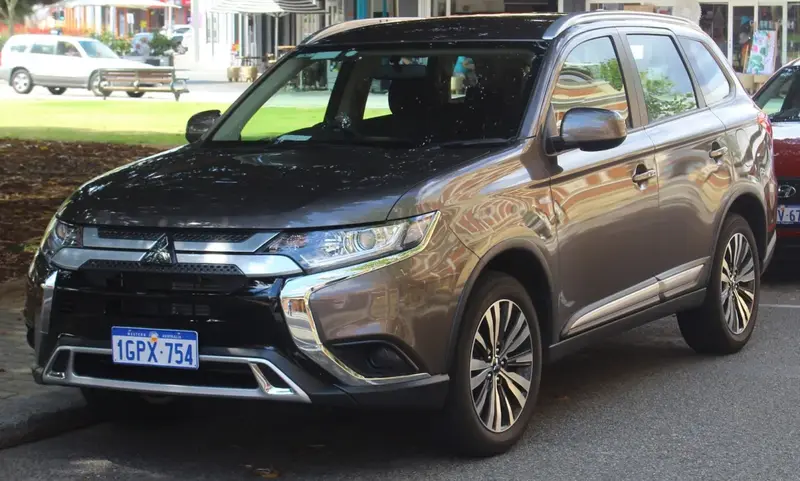 Mitsubishi Outlander - 3