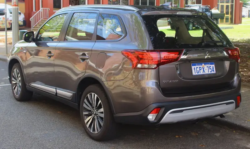 Mitsubishi Outlander - 4