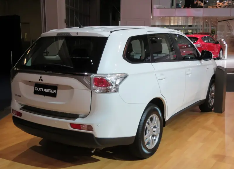 Mitsubishi Outlander - 4