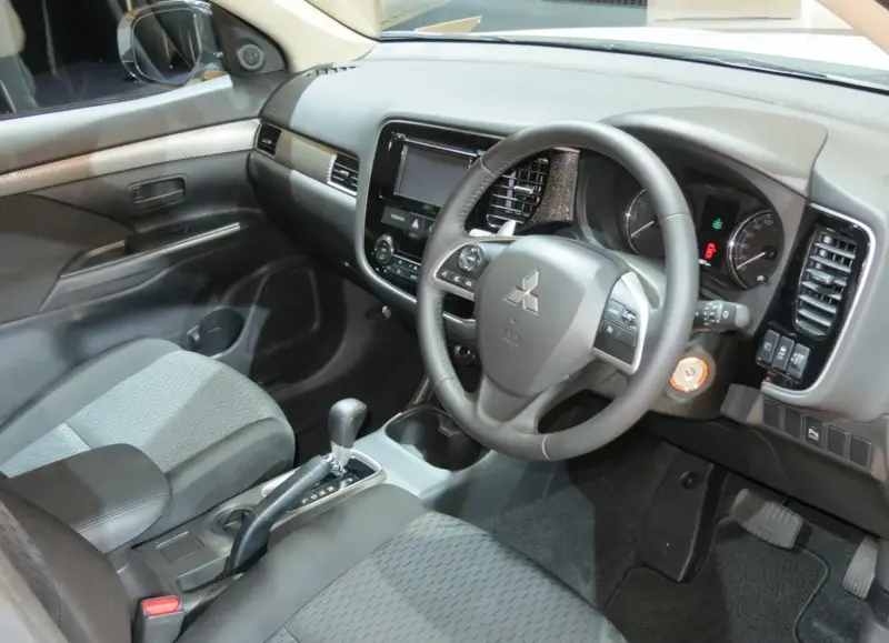 Mitsubishi Outlander - 5