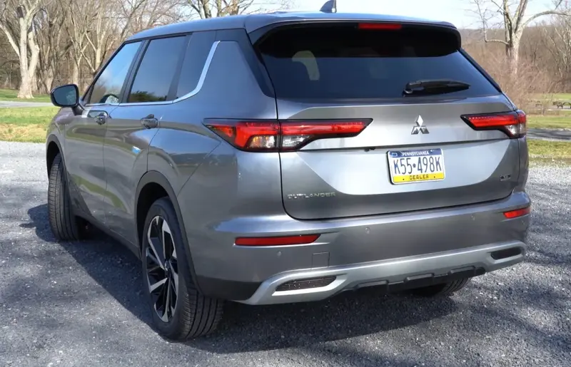 Mitsubishi Outlander - 2