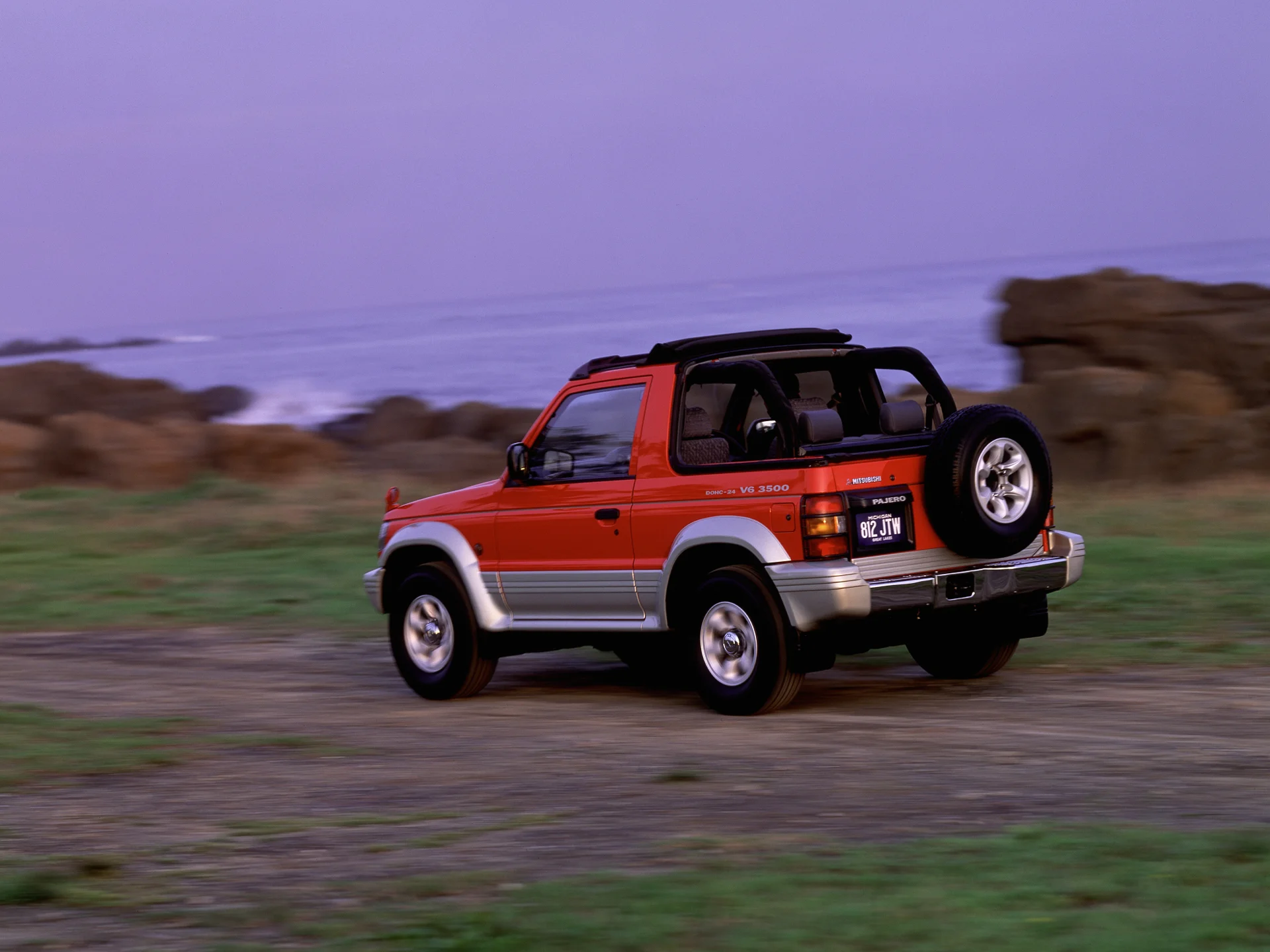 Mitsubishi Pajero Pajero I Canvas Top (L04_G)