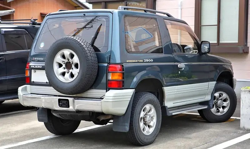Mitsubishi Pajero - 2