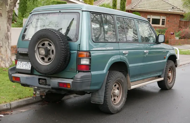 Mitsubishi Pajero - 2