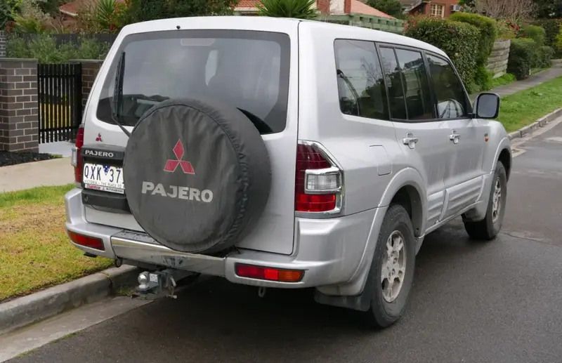 Mitsubishi Pajero - 2