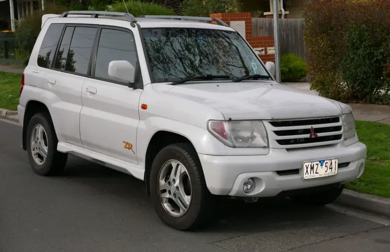 Mitsubishi Pajero - 2
