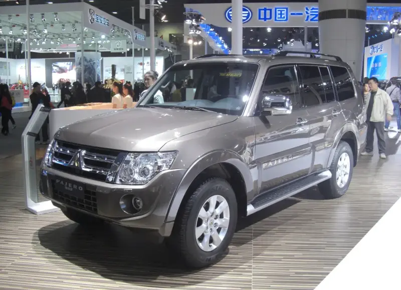 Mitsubishi Pajero Pajero IV (facelift 2012)