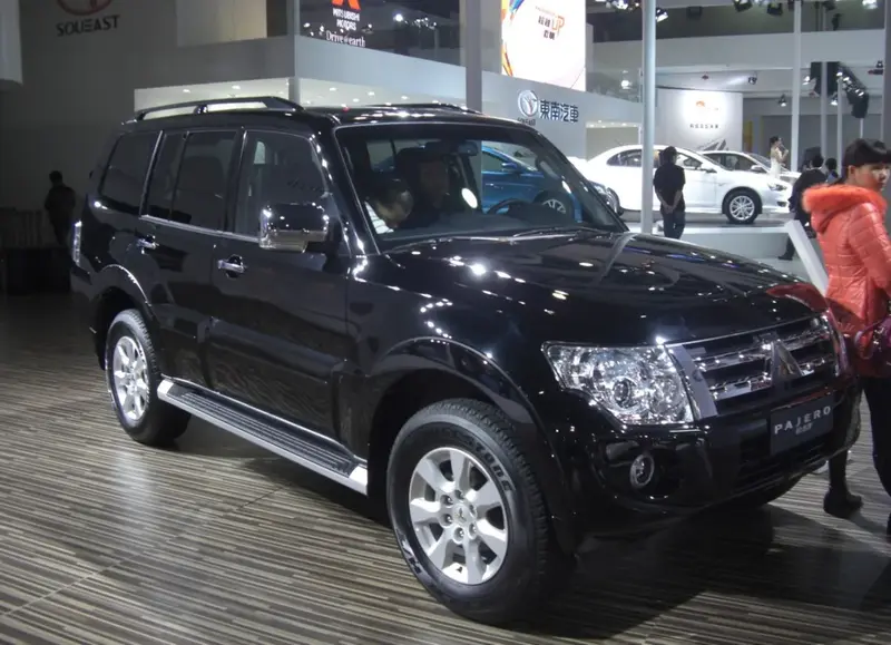 Mitsubishi Pajero - 2