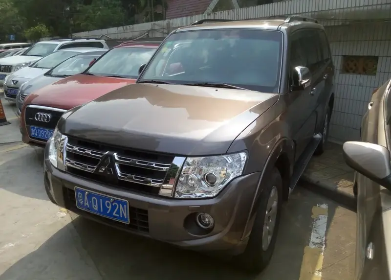 Mitsubishi Pajero - 4