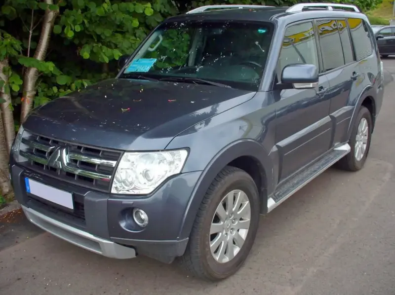 Mitsubishi Pajero - 2