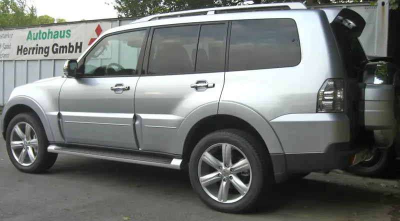 Mitsubishi Pajero - 4