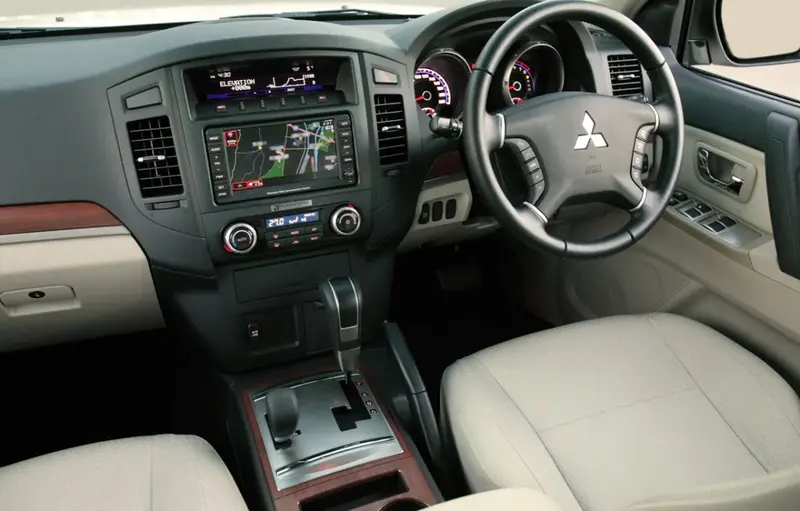 Mitsubishi Pajero - 6