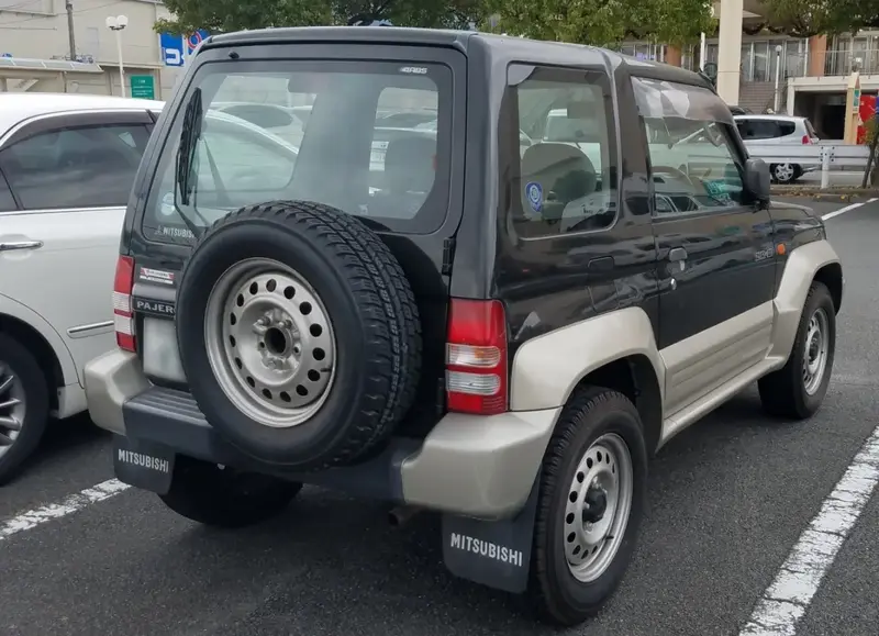 Mitsubishi Pajero - 2