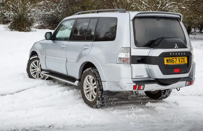 Mitsubishi Shogun - 2