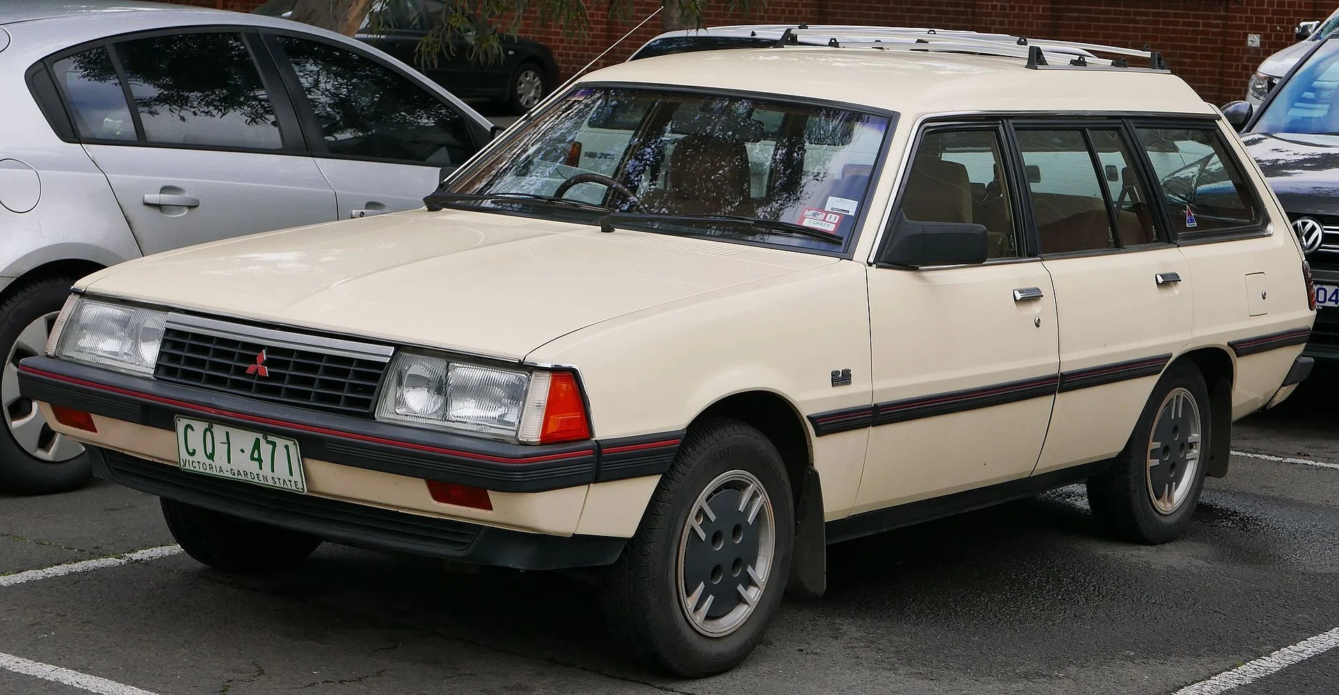 Mitsubishi Sigma Sigma Station Wagon (F07W)