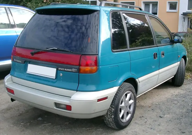 Mitsubishi Space Runner - 3