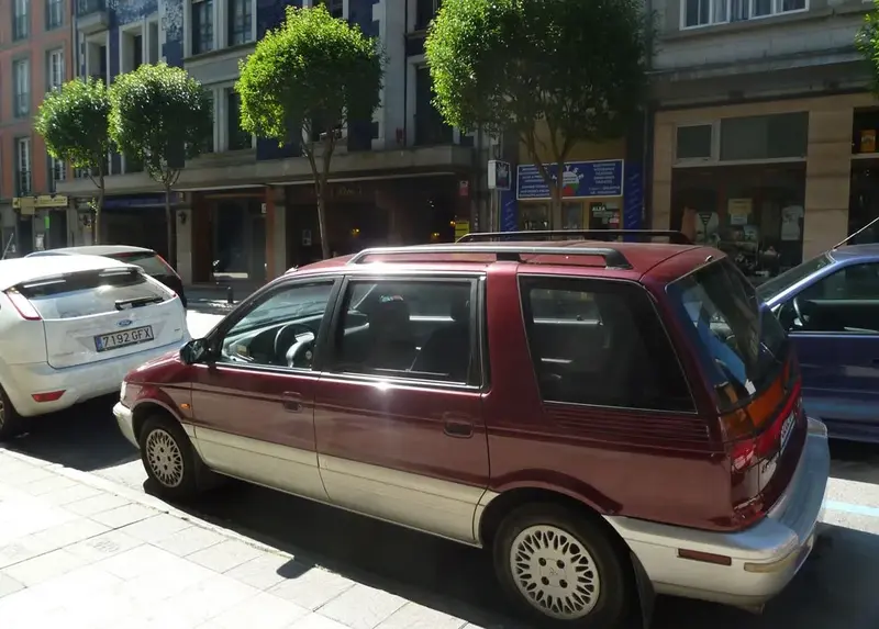 Mitsubishi Space Wagon - 3