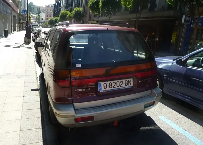 Mitsubishi Space Wagon - 4