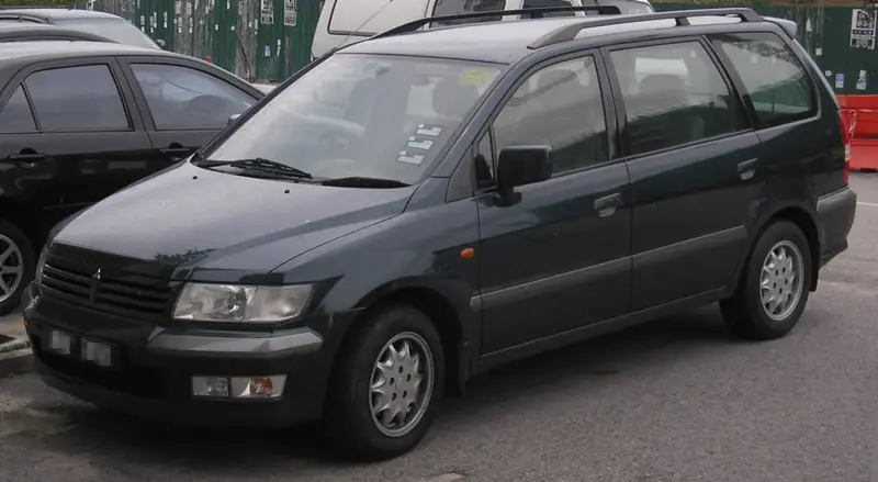 Mitsubishi Space Wagon - 5