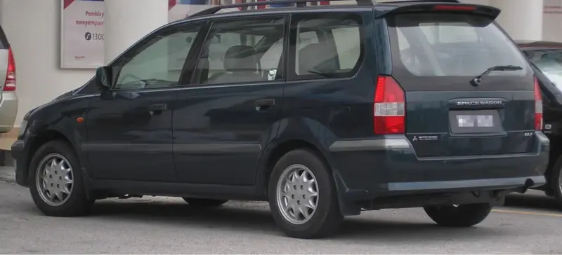 Mitsubishi Space Wagon - 6