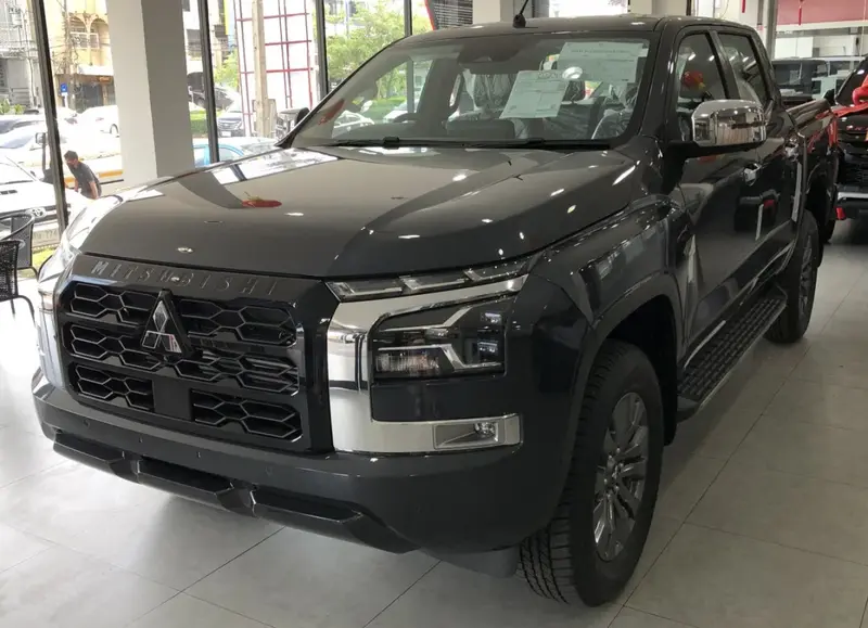 Mitsubishi Triton - 2