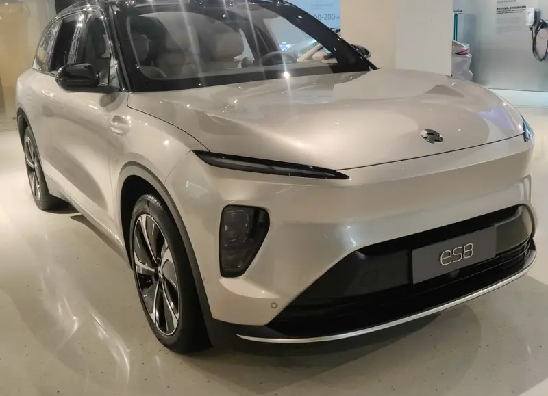 NIO ES8 - 2