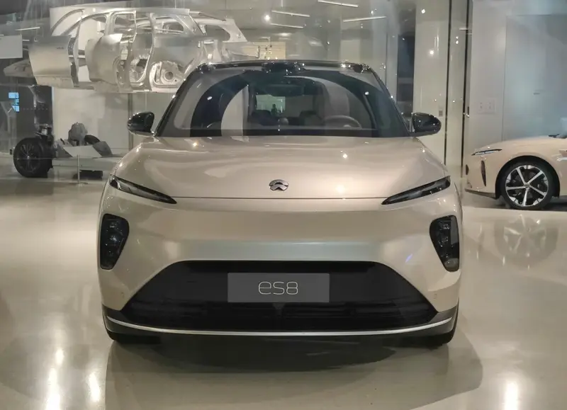 NIO ES8 - 3