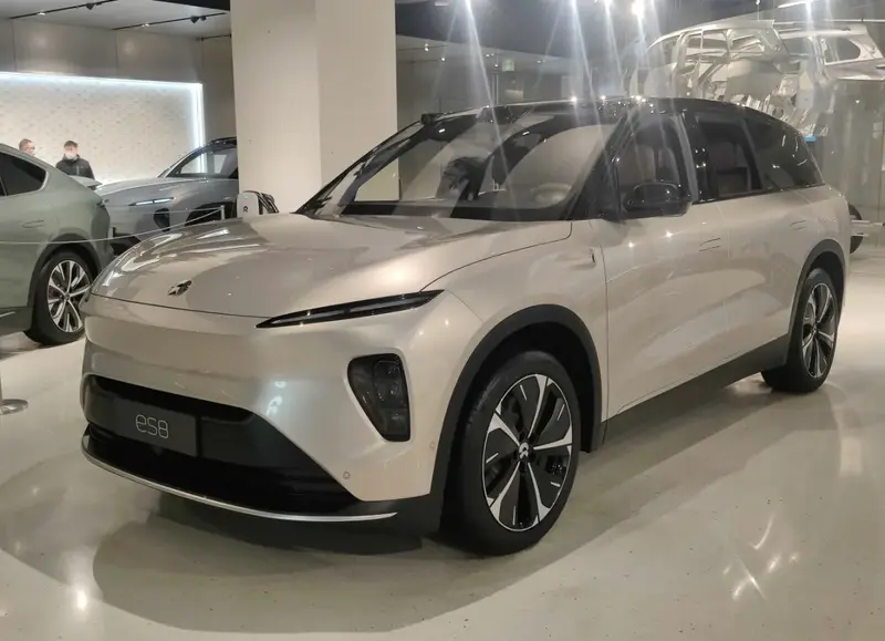 NIO ES8 - 4