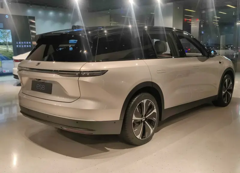 NIO ES8 - 5