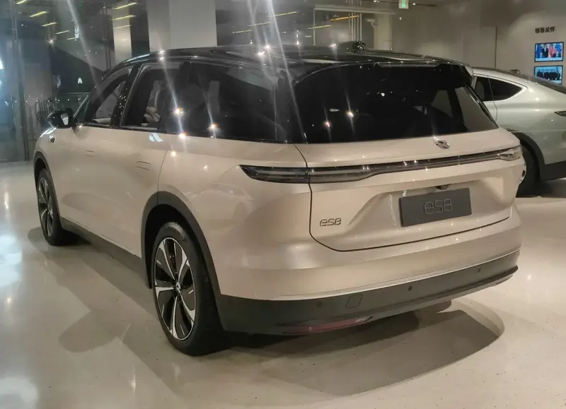 NIO ES8 - 6