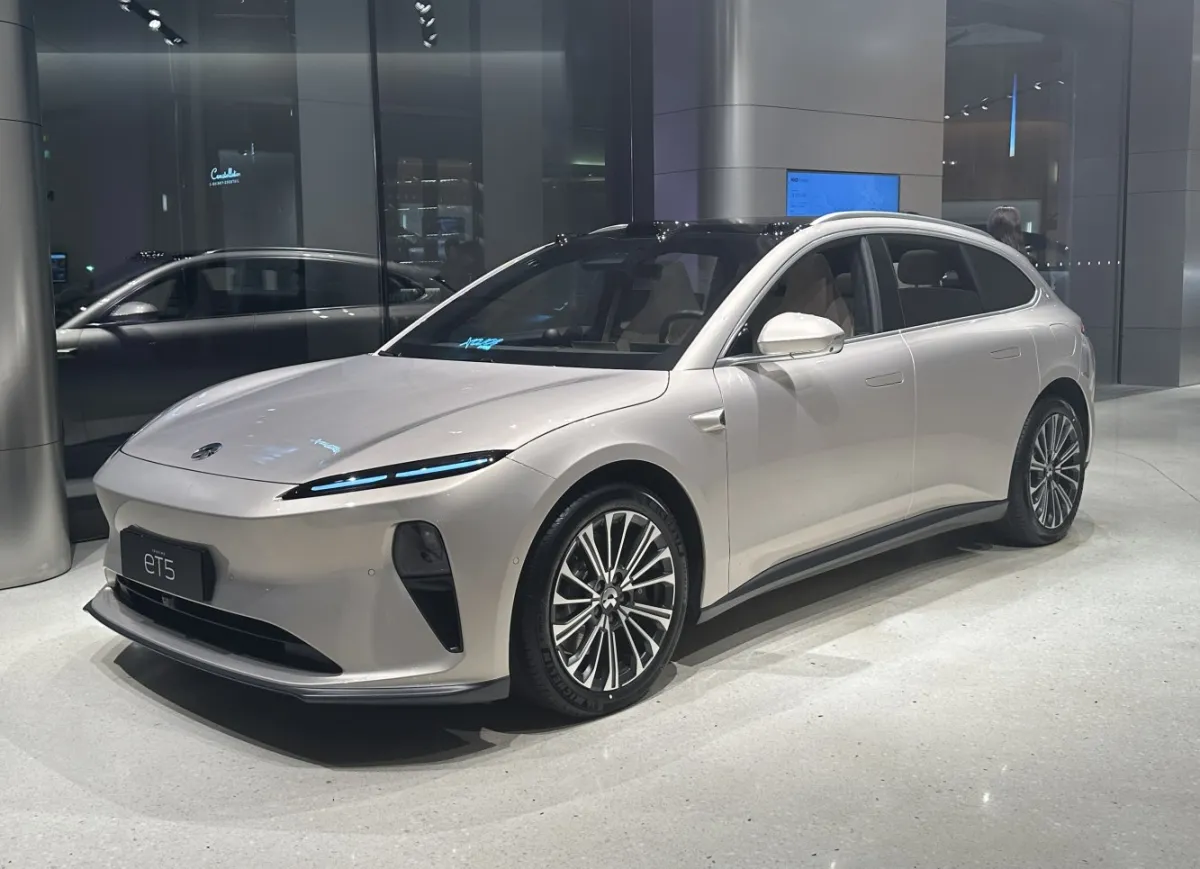 NIO 3