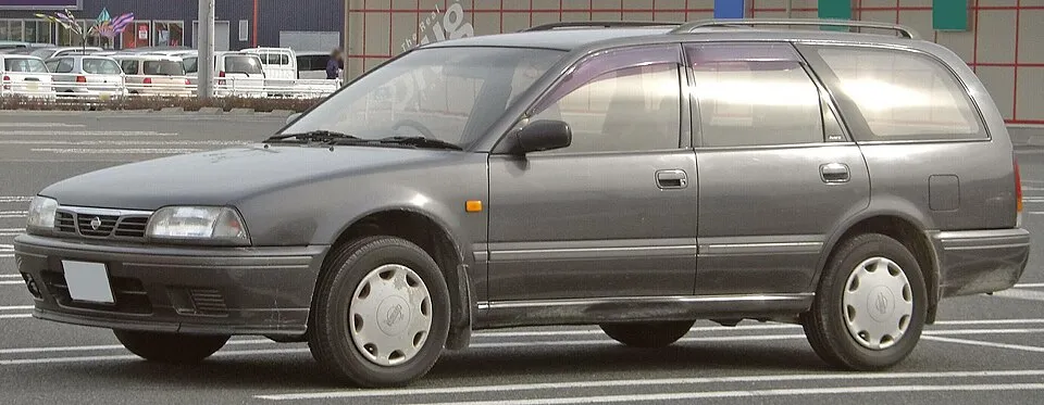 Nissan Avenir - 2