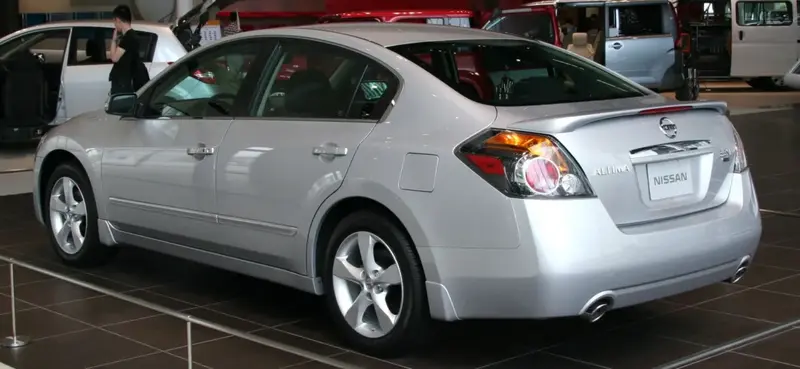 Nissan Altima - 5