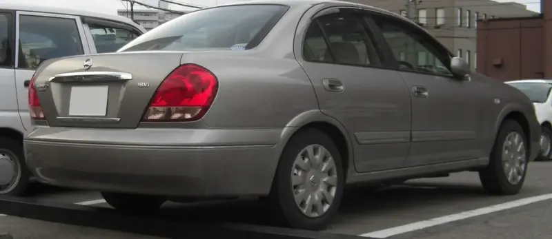 Nissan Bluebird - 4