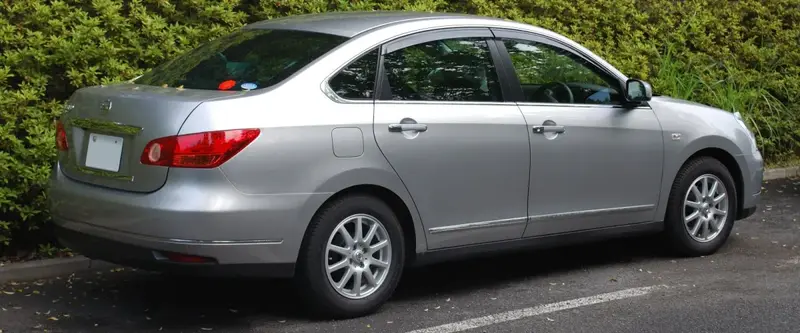 Nissan Bluebird - 2