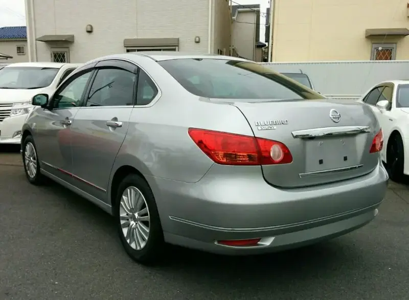 Nissan Bluebird - 6
