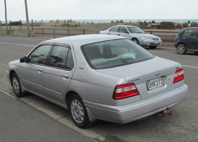 Nissan Bluebird - 2