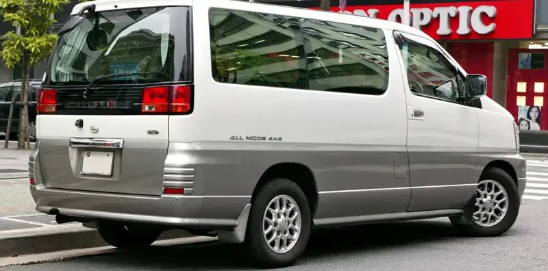 Nissan Elgrand - 2